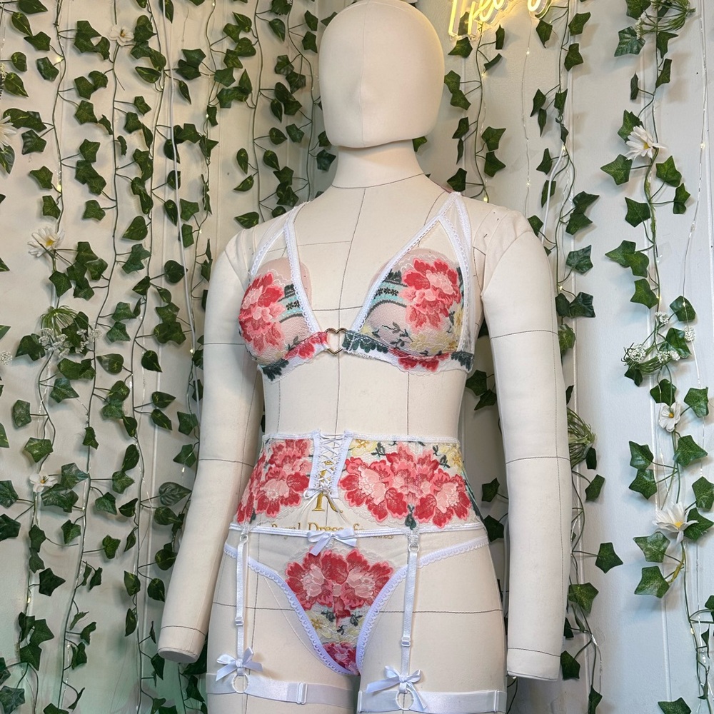 Floral Lace Bra Set - Red and White